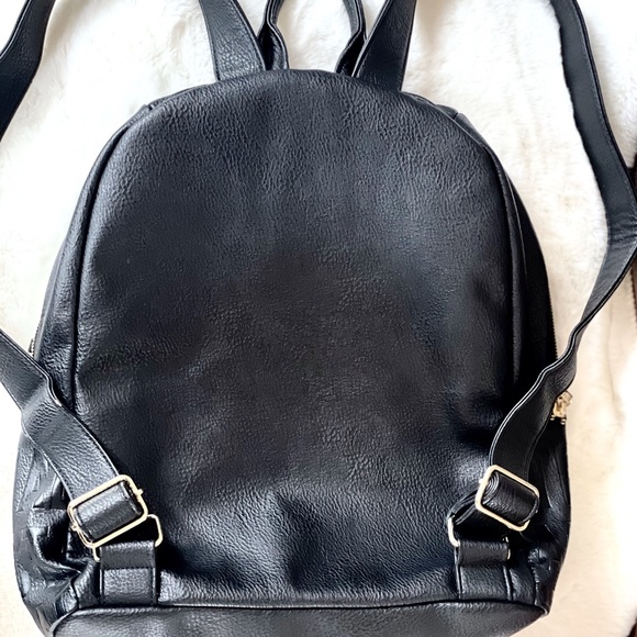 STEVE MADDEN LOGO BACKPACK BLACK w/Gold tone hardware Adjustable Straps - Picture 11 of 16